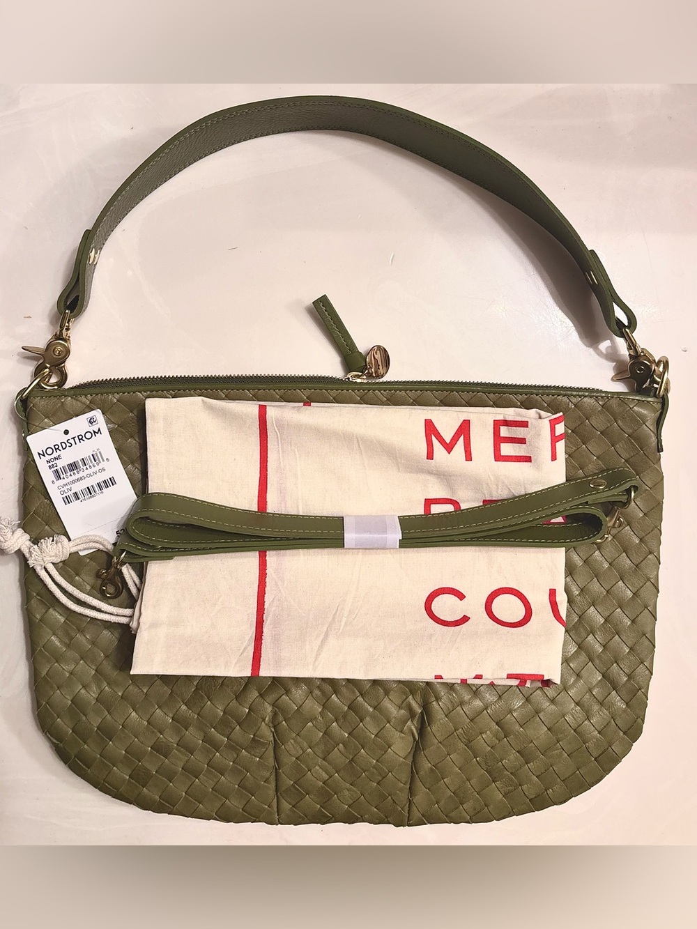 Nwt Clare v. Moyen Messenger in olive